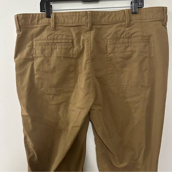 L.L.Bean Mens Khaki Chino Pants 40x34 Standard Fit Stretch Coolmax Tan Casual - Picture 6 of 8